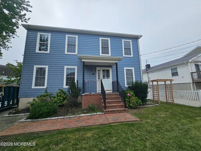 Building Photo - 262 Evergreen Dr