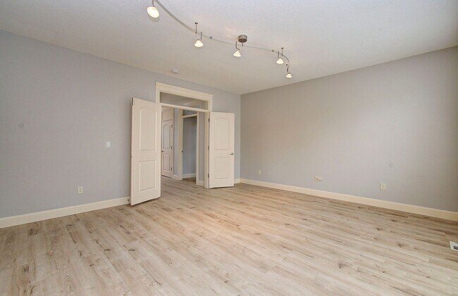 Building Photo - Beautiful 2 Story Town Home - Riverview Terrace Washougal!