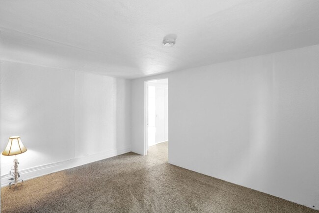 Building Photo - 531 Taylor Ave