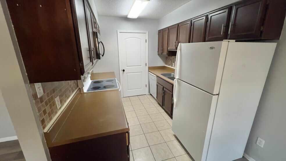 Building Photo - 313 Titan Dr