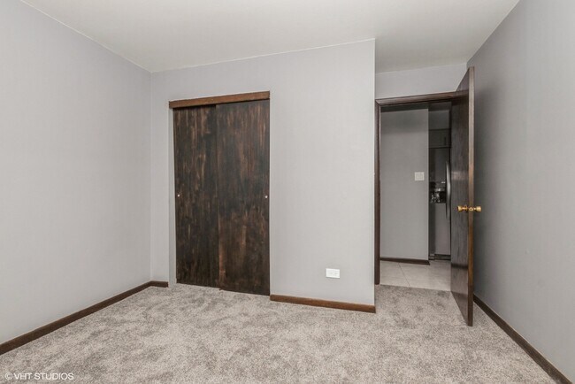 Building Photo - 7755 Roberts Rd