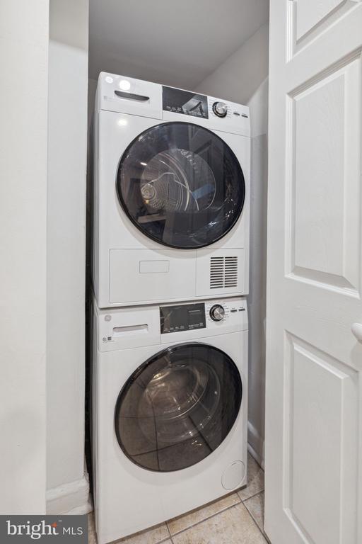 Building Photo - 2031 Locust St