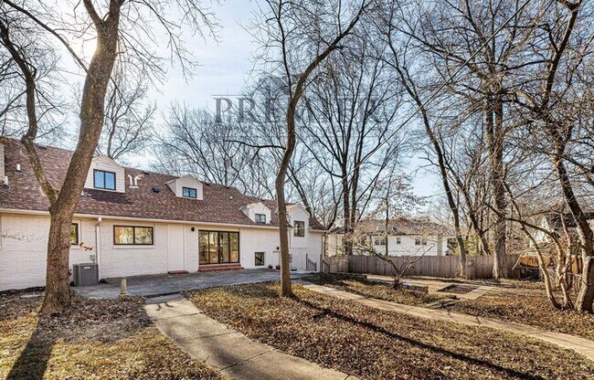 Building Photo - Stunning Remodeled 4 bedroom / 4 bath-2026...