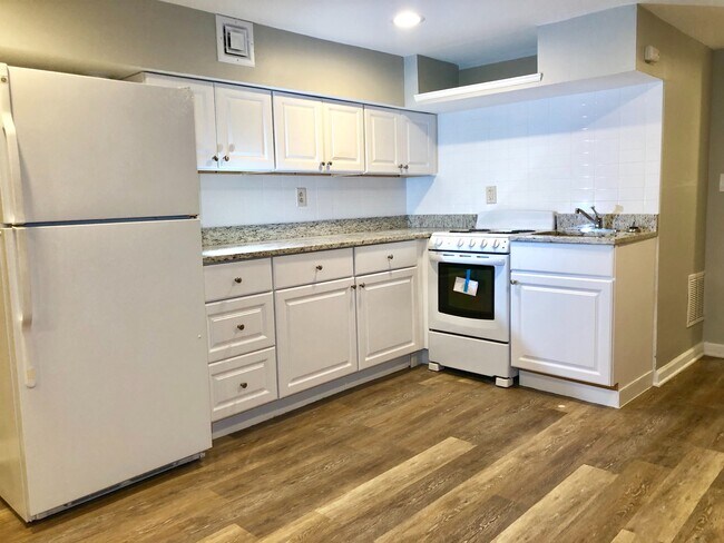 Building Photo - Unit for rent in Highlandtown