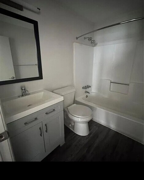 Building Photo - 5197 Woodmont Dr