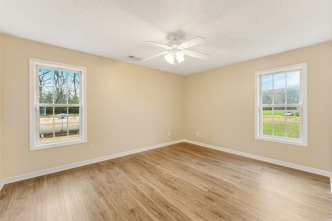 Building Photo - 334 Earnhardt Dr