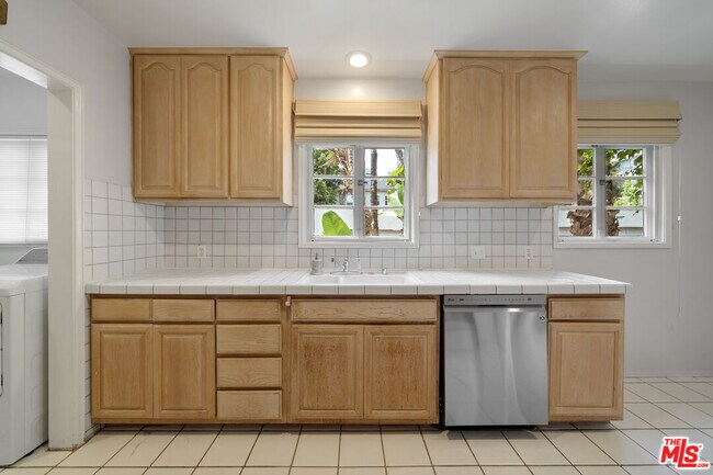 Building Photo - 10374 Ashton Ave