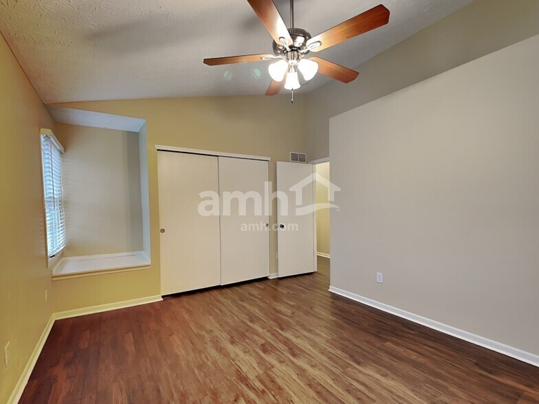 Building Photo - 1216 Walker Springs Dr