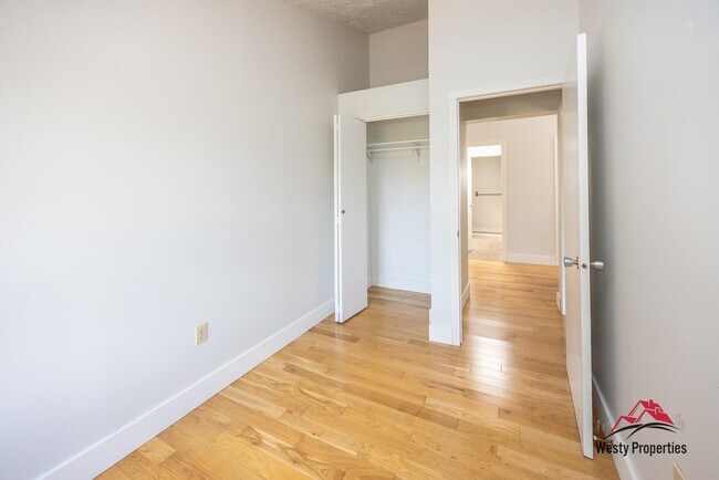 Building Photo - 2407 NE Skidmore St