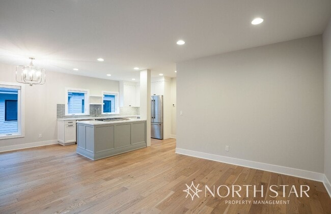 Building Photo - Newer Duplex in the Heart of Lake Oswego.