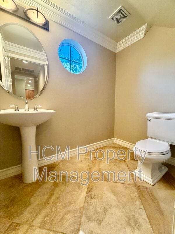 Building Photo - 114 Tearose