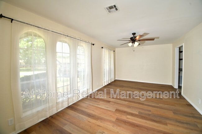 Building Photo - 401 N Fir Pl