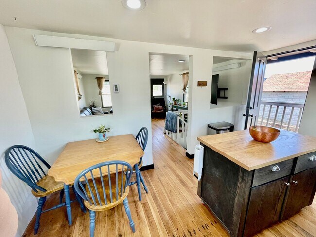 Building Photo - Main St! Storage and Parking! 20 minute dr...