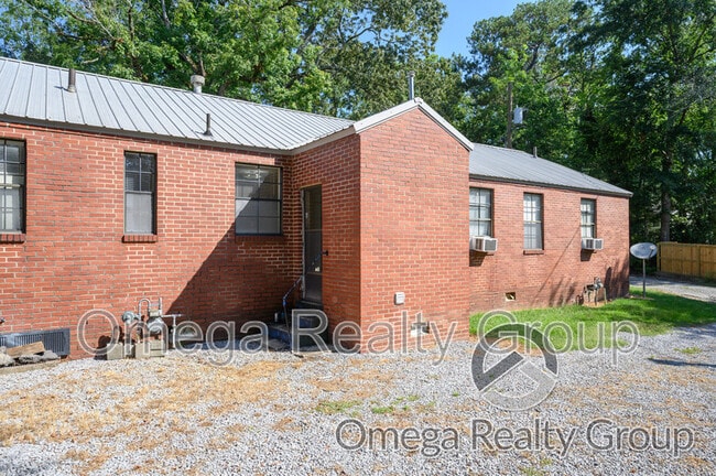 Building Photo - 901 9th Ave
