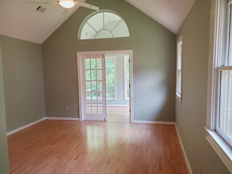 Building Photo - 8900 S Somerset Ln