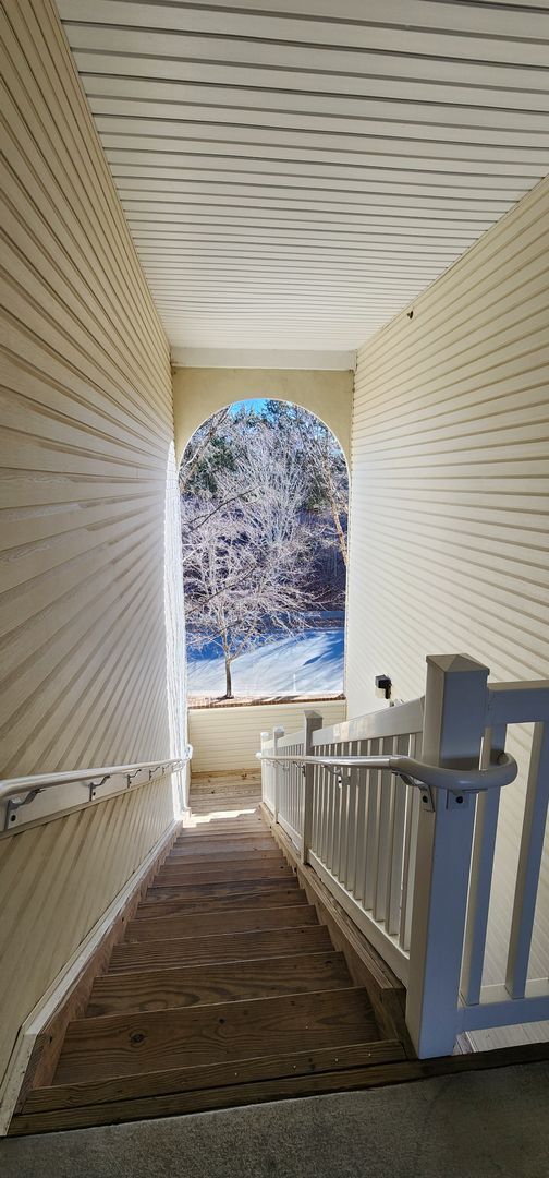 Building Photo - Great condo near Hanes Mall area, Clemmons and I40