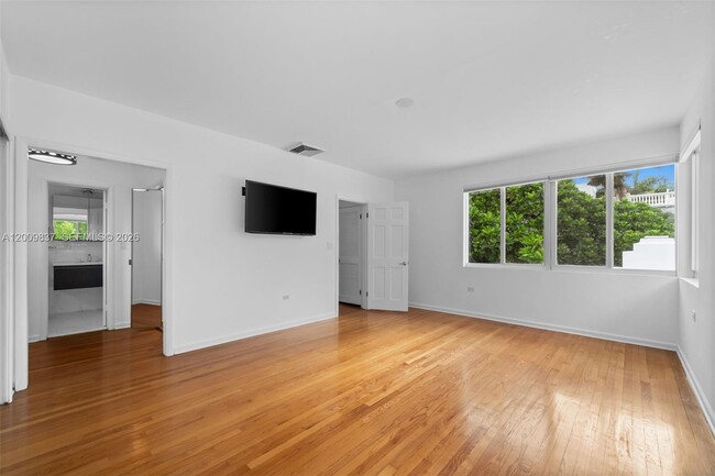 Building Photo - 114-113 3rd San Marino Terrace