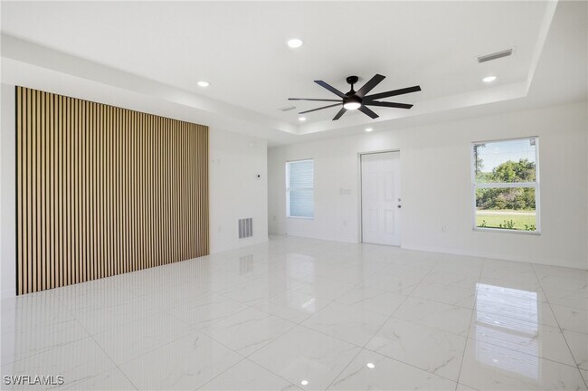 Building Photo - 418 Pinehurst Ave