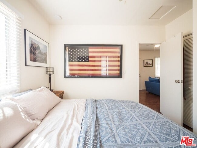 Building Photo - 608 7th Ave