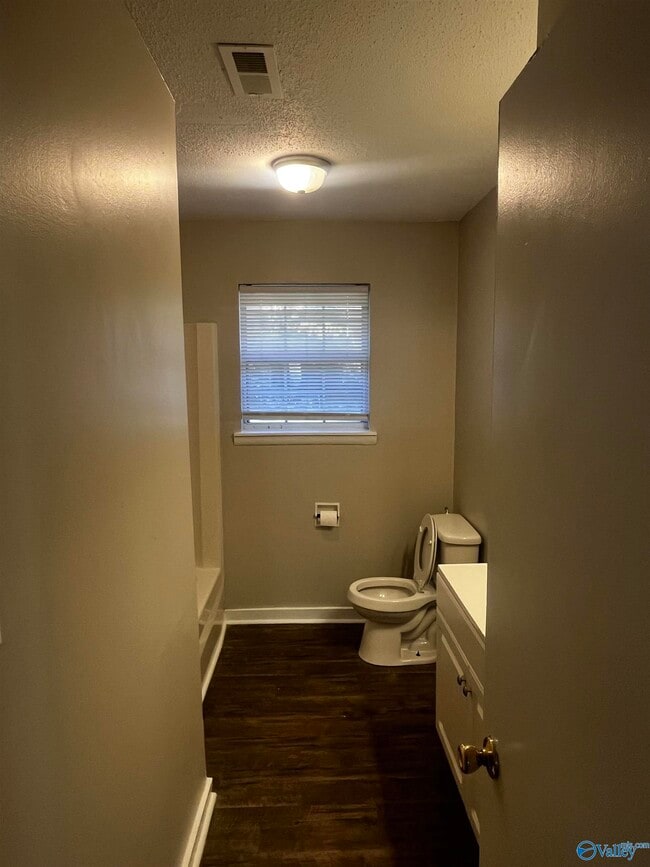 Building Photo - 151 Forest Valley Dr