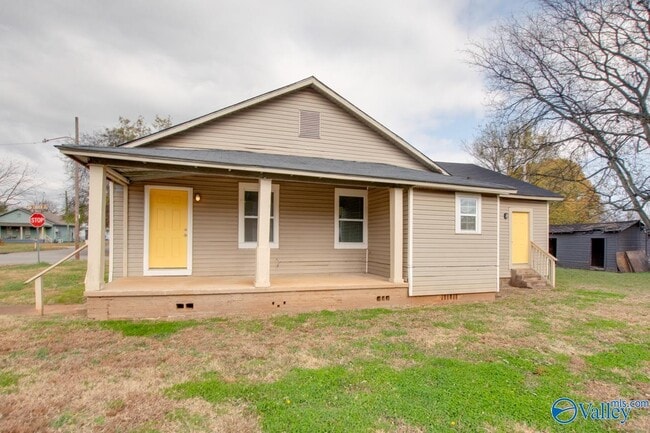 Building Photo - 3703 Fairview St SW