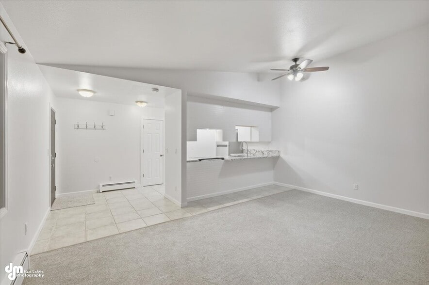 Building Photo - 1000 E Dellwood St