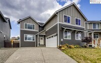 Building Photo - Banyan Grove, Bremerton: Charming 4-Bedroo...