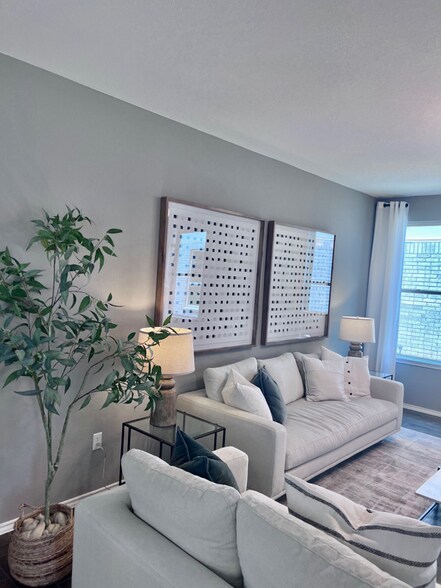 Building Photo - 437 Pickrell Lp
