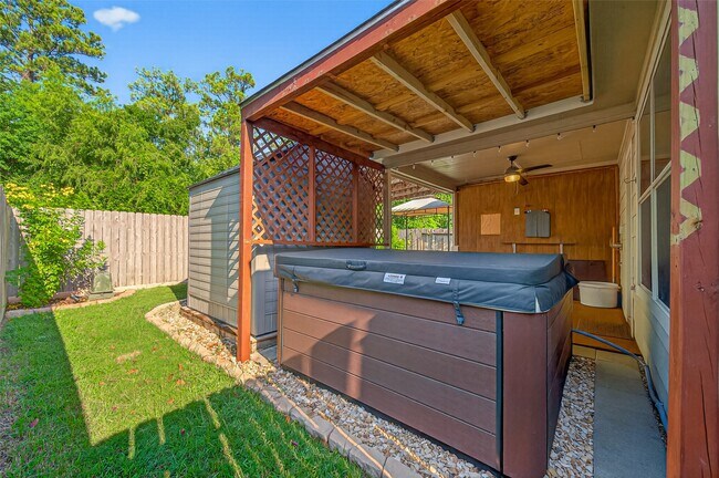 Building Photo - 2034 Wooded Oaks Dr