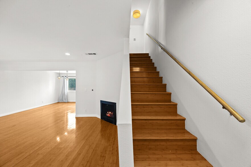 Building Photo - 18333 Hatteras St