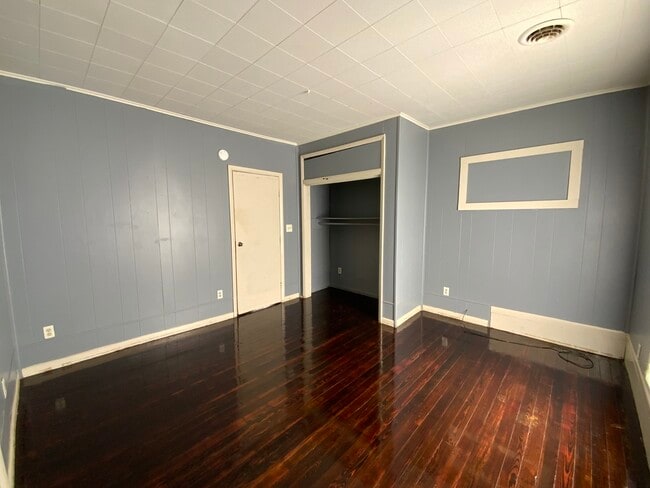 Building Photo - 526 Harvey St