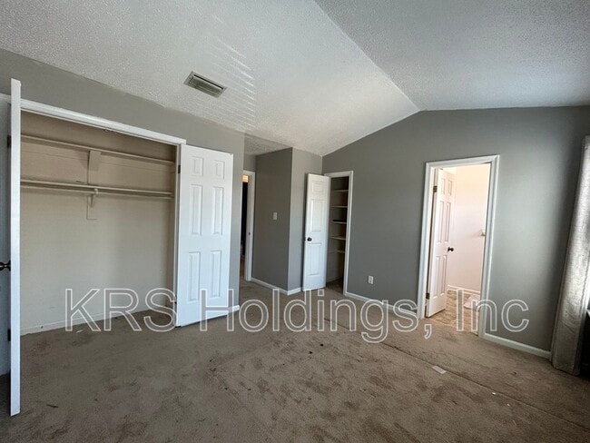 Building Photo - 3014 Glastonbury Cir