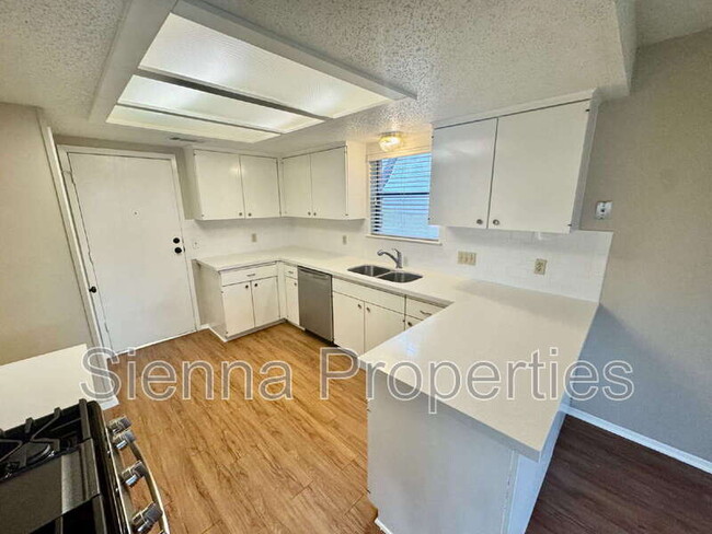 Building Photo - 2708 Charlesworth Dr
