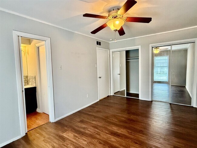 Building Photo - 1000 Heights Blvd