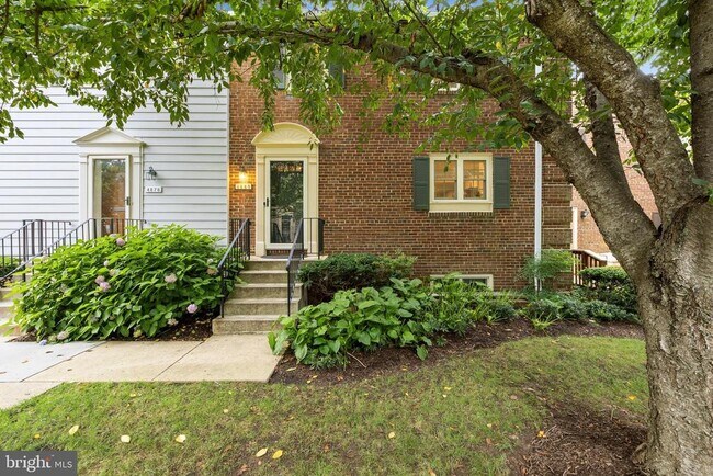 Building Photo - 4880 Chevy Chase Dr