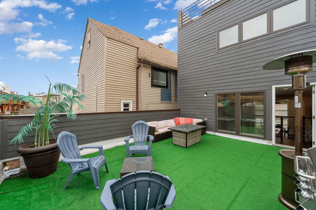 Building Photo - 2019 N Bingham St