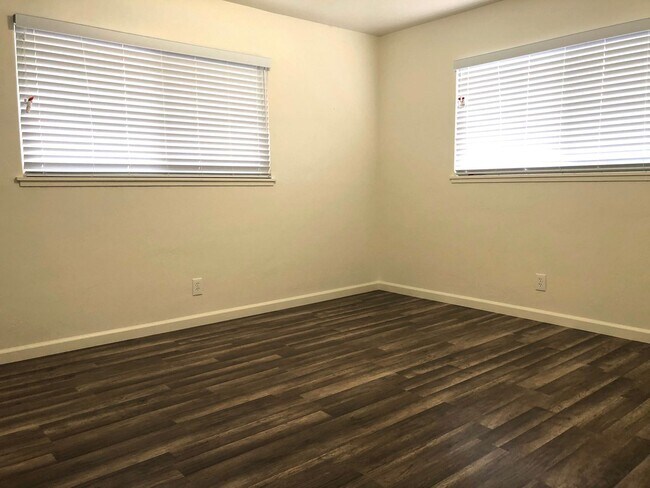 Building Photo - Turlock Charmer newly remodeled