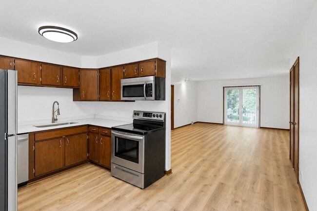 Building Photo - 31 Green Oaks Dr
