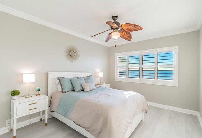 Building Photo - 880 Mandalay Ave