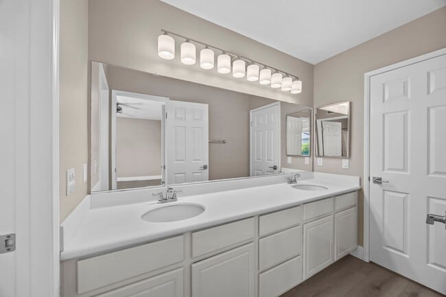 Building Photo - Beautiful detached condo in Painted Trails!