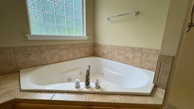 Building Photo - 5685 Hyacinth Ln