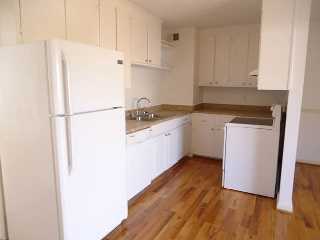 Building Photo - 146 Hackberry Dr