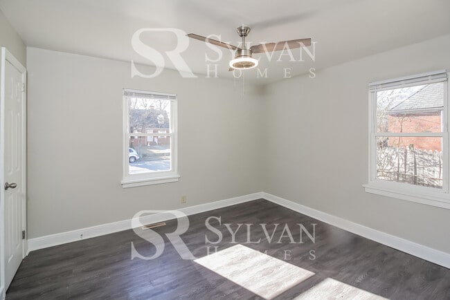 Building Photo - Classic amenities with modern convenience