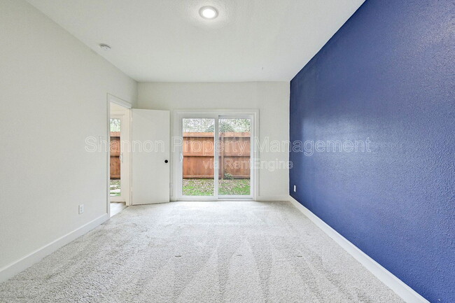 Building Photo - 2100 Tanglewilde St