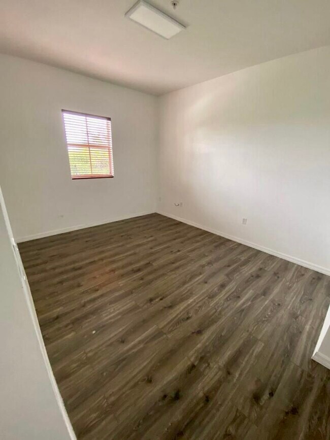 Building Photo - 8899 NW 107th Ct