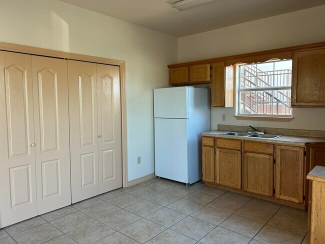 Building Photo - 2901 S Martin Ave