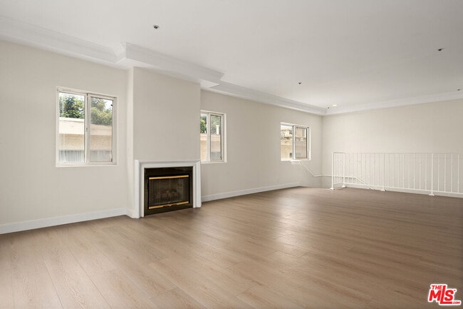 Building Photo - 1315 S Saltair Ave