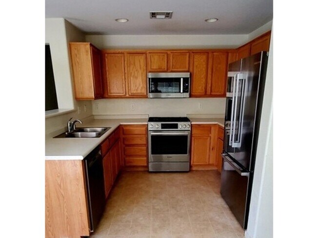 Building Photo - 989 Grand Cerritos Ave
