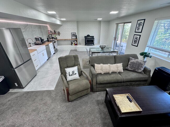 Building Photo - 2701 Sky View Dr