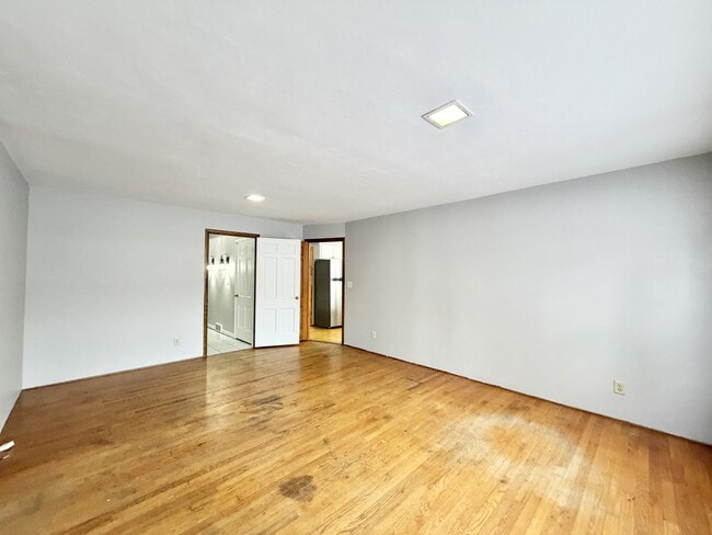 Building Photo - 2431 Blarney Stone Dr